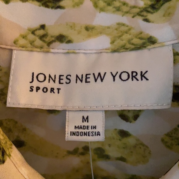 Jones of New York sport sheer blouse. - Picture 3 of 5